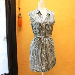 Velvet Heart Sleeveless Buttoned Down Summer Dress